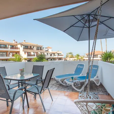 Apartment With Pool And Gardens
